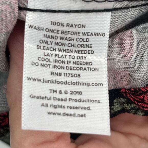 Junk Food Black Red Roses Grateful Dead Wrap Around Rose Shirt Medium - Picture 7 of 7